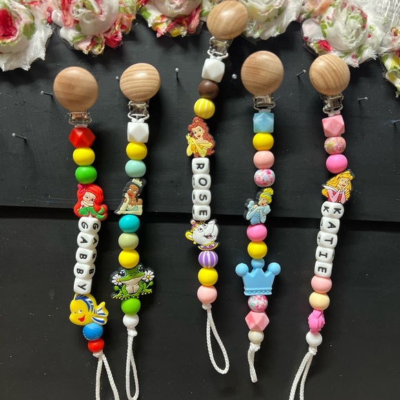 💕💕ADORABLE AND FUN HANDMADE BINKY OR TEETHING TOY HOLDER PACIFER CLIPS 💕💕 - Picture 1 of 17